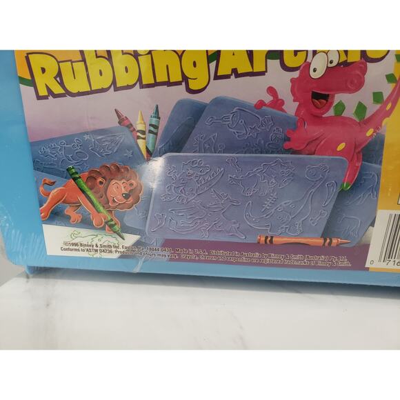 NEW VINTAGE 1996 Rubbing Art Kit 16 Crayons Kooky Characters Storage Box - Picture 3 of 6